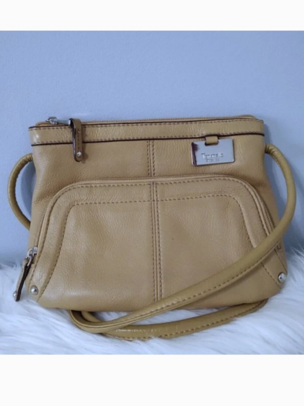 Tignanello leather crossbody bag EUC